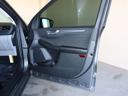 New 2026 Ford Escape SE image 39