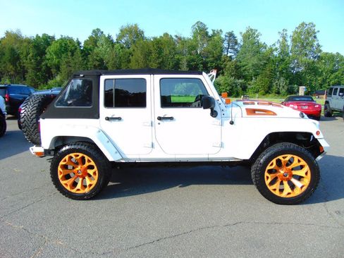 Used 2016 Jeep Wrangler Unlimited Sport w/ Connectivity Group AWD/4WD image 2