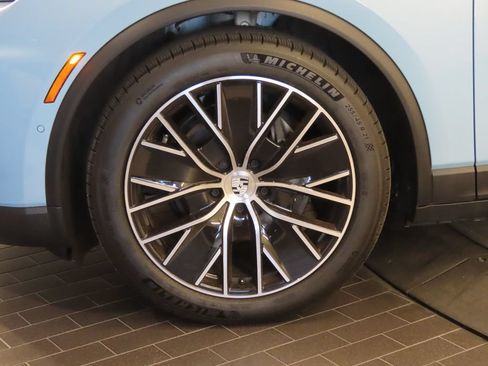 Used 2025 Porsche Macan 4 Electric w/ Premium Package AWD/4WD image 11
