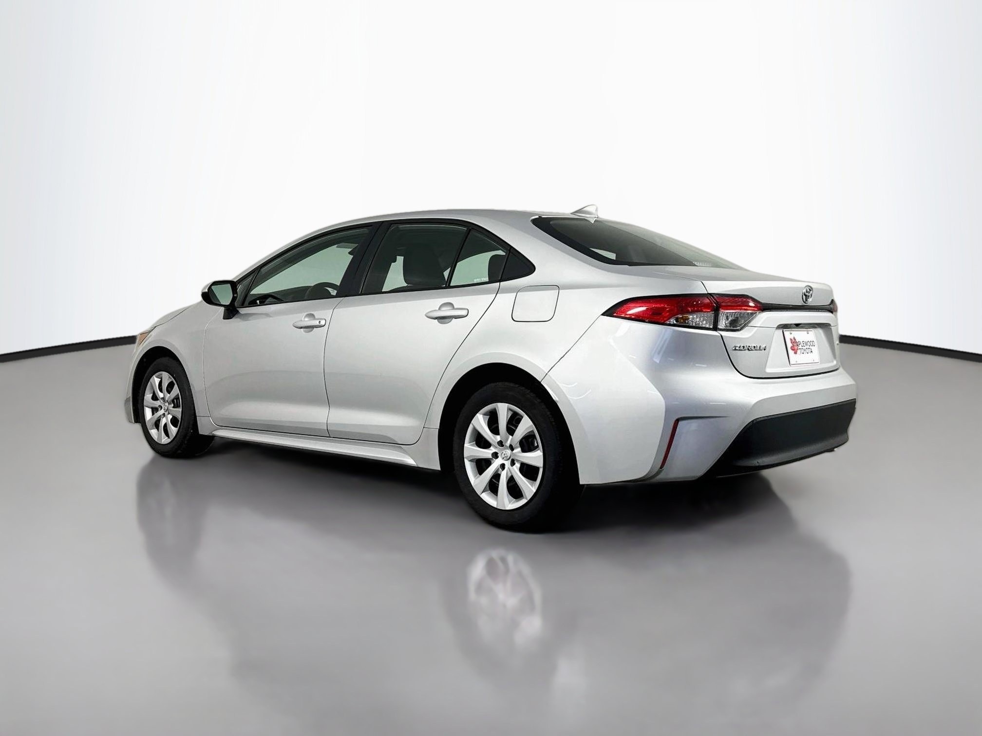 Certified 2025 Toyota Corolla LE FWD image 5
