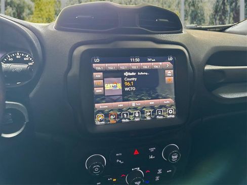 Used 2018 Jeep Renegade Altitude w/ UConnect 8.4 Nav Group AWD/4WD image 16
