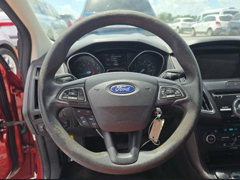 Used 2018 Ford Focus SEL FWD image 3