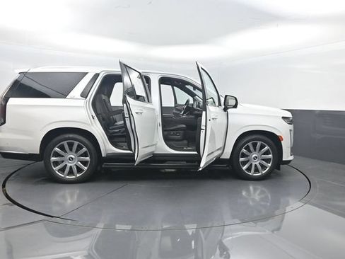 Used 2021 Cadillac Escalade Premium Luxury Platinum RWD image 37