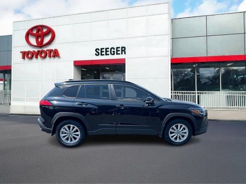 Used 2022 Toyota Corolla Cross LE w/ Moonroof Package AWD/4WD image 2