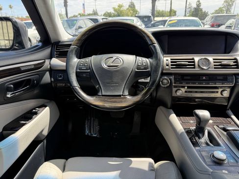 Used 2014 Lexus LS 460 w/ Comfort Package RWD image 16