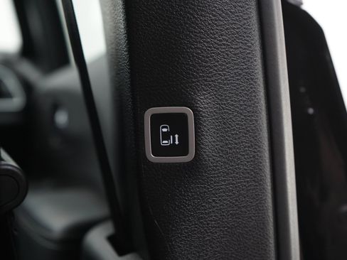 Used 2025 Chrysler Pacifica Select FWD image 18