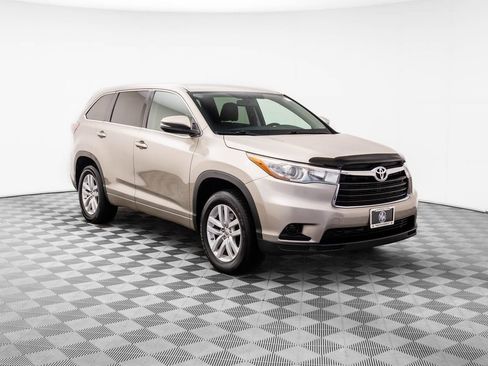 Used 2015 Toyota Highlander LE image 7