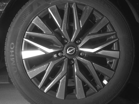 Used 2025 Nissan Altima 2.5 SV FWD image 15