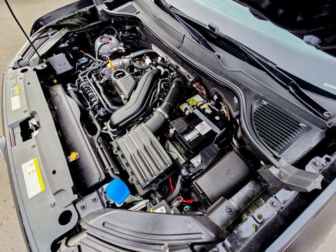 Used 2025 Volkswagen Taos SE image 38