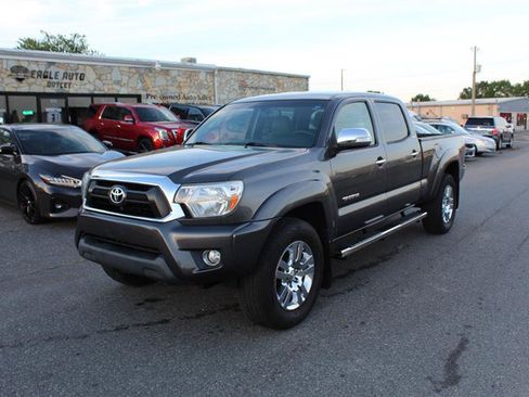 Used 2013 Toyota Tacoma 4x4 Double Cab w/ Limited Pkg image 3