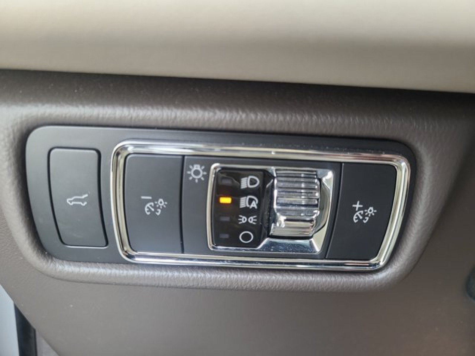 Used 2021 Lincoln Aviator AWD w/ Class IV Trailer Tow Package image 28