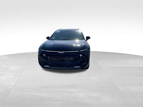 Certified 2025 Chevrolet Equinox EV LT image 3