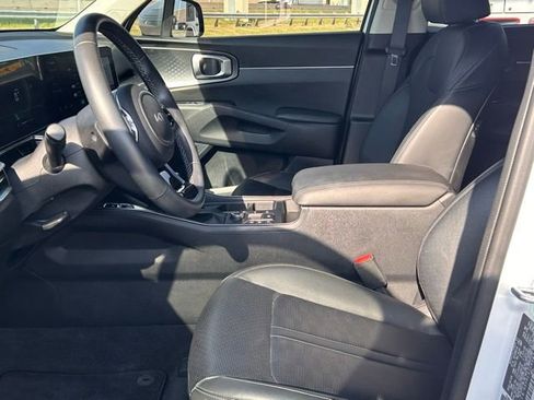Used 2025 Kia Sorento S image 37