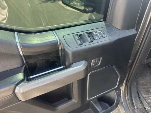 Used 2018 Ford F150 Platinum w/ Equipment Group 701A Luxury AWD/4WD image 9