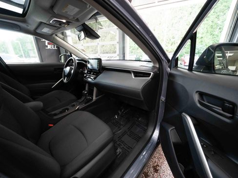 Used 2022 Toyota Corolla Cross LE w/ Moonroof Package AWD/4WD image 26