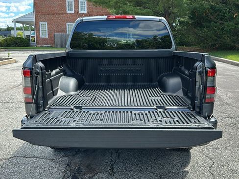 Used 2022 Nissan Frontier SV AWD/4WD image 6