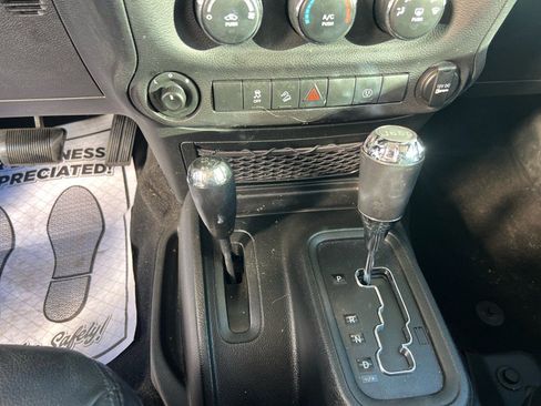 Used 2018 Jeep Wrangler Unlimited Sahara w/ Dual Top Group image 20