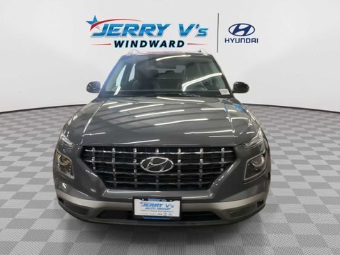 Used 2024 Hyundai Venue Limited image 3