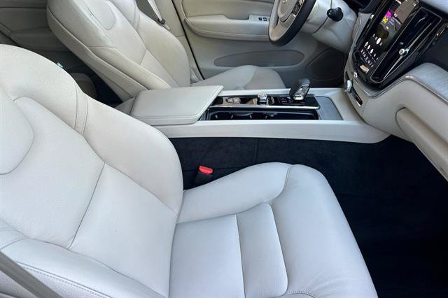 Certified 2024 Volvo XC60 T8 Plus AWD/4WD image 16