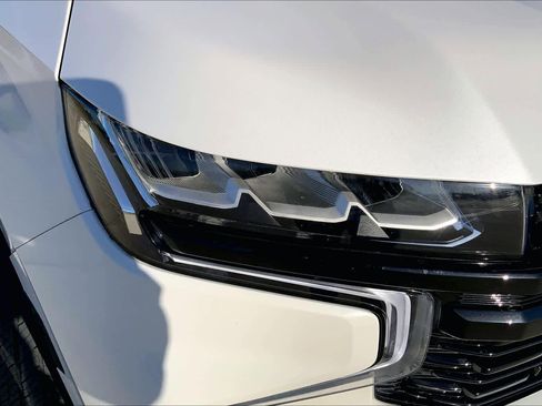 Used 2023 Chevrolet Suburban RST w/ Luxury Package image 27