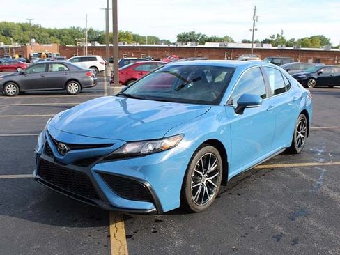 Used 2023 Toyota Camry SE FWD image 2