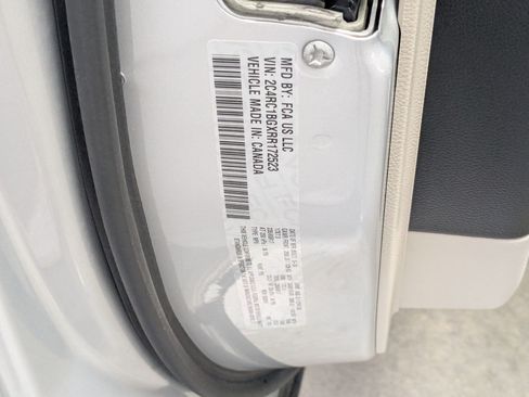 Certified 2024 Chrysler Pacifica Touring-L FWD image 25