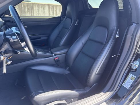 Used 2017 Porsche 718 Boxster RWD image 12