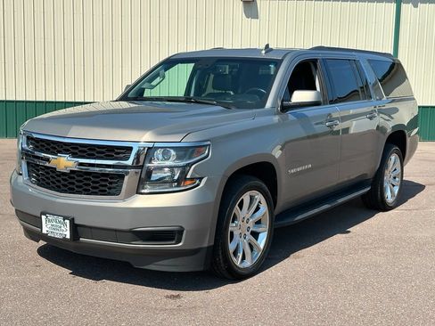 Used 2018 Chevrolet Suburban LT AWD/4WD image 4