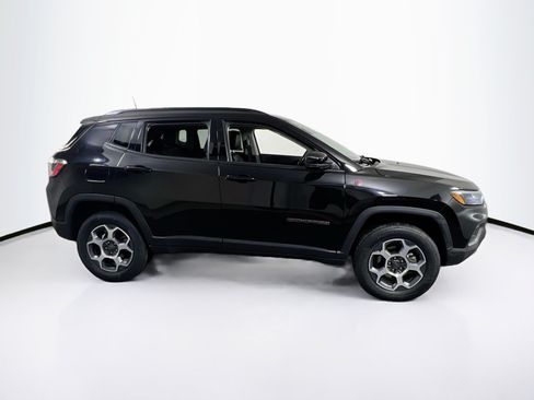 Used 2022 Jeep Compass Trailhawk w/ Trailhawk Convenience Group AWD/4WD image 4