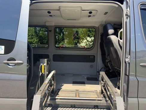 Used 2017 Mercedes-Benz Sprinter 2500 image 31
