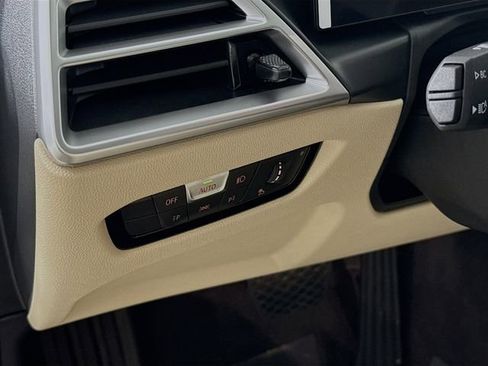 New 2026 BMW 330i xDrive Sedan w/ Convenience Package AWD/4WD image 10