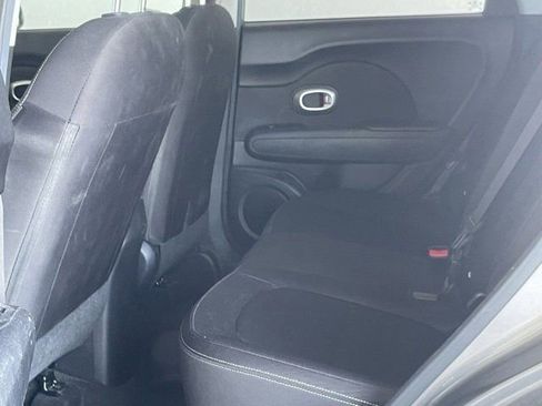 Used 2016 Kia Soul FWD image 16
