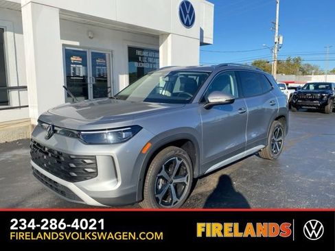 New 2025 Volkswagen Tiguan SE image 6