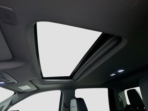 Used 2022 GMC Sierra 3500 Denali w/ Denali Ultimate Package image 11