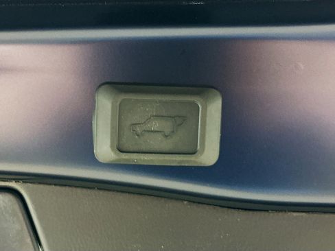 Used 2025 Toyota RAV4 XLE w/ Convenience Package image 30