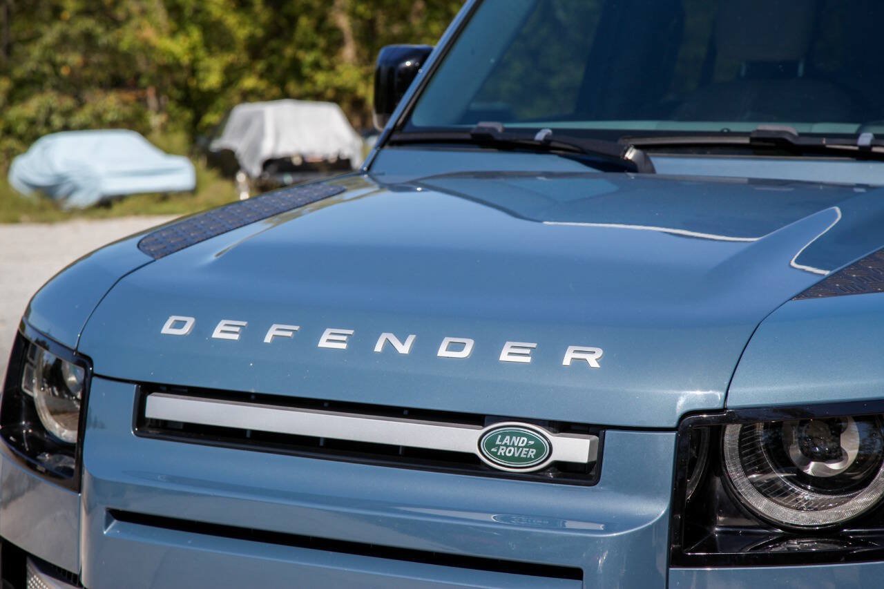 Used 2020 Land Rover Defender 110 HSE AWD/4WD image 4
