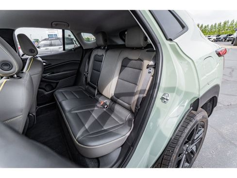 Used 2025 Chevrolet Trax ACTIV w/ Driver Confidence Package FWD image 21