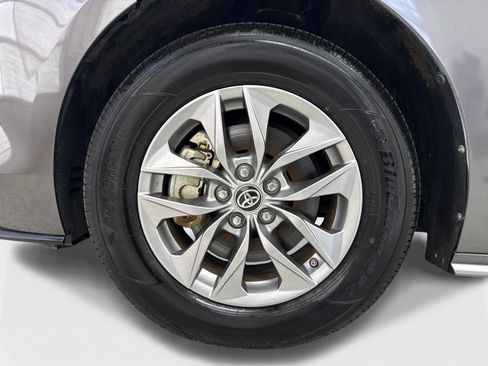 Used 2021 Toyota Sienna LE FWD image 48