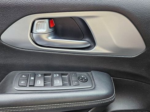 Used 2020 Chrysler Pacifica Touring w/ S Appearance Package image 34