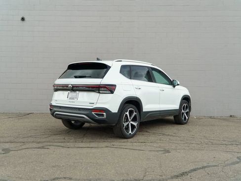 Used 2025 Volkswagen Taos SEL AWD/4WD image 7