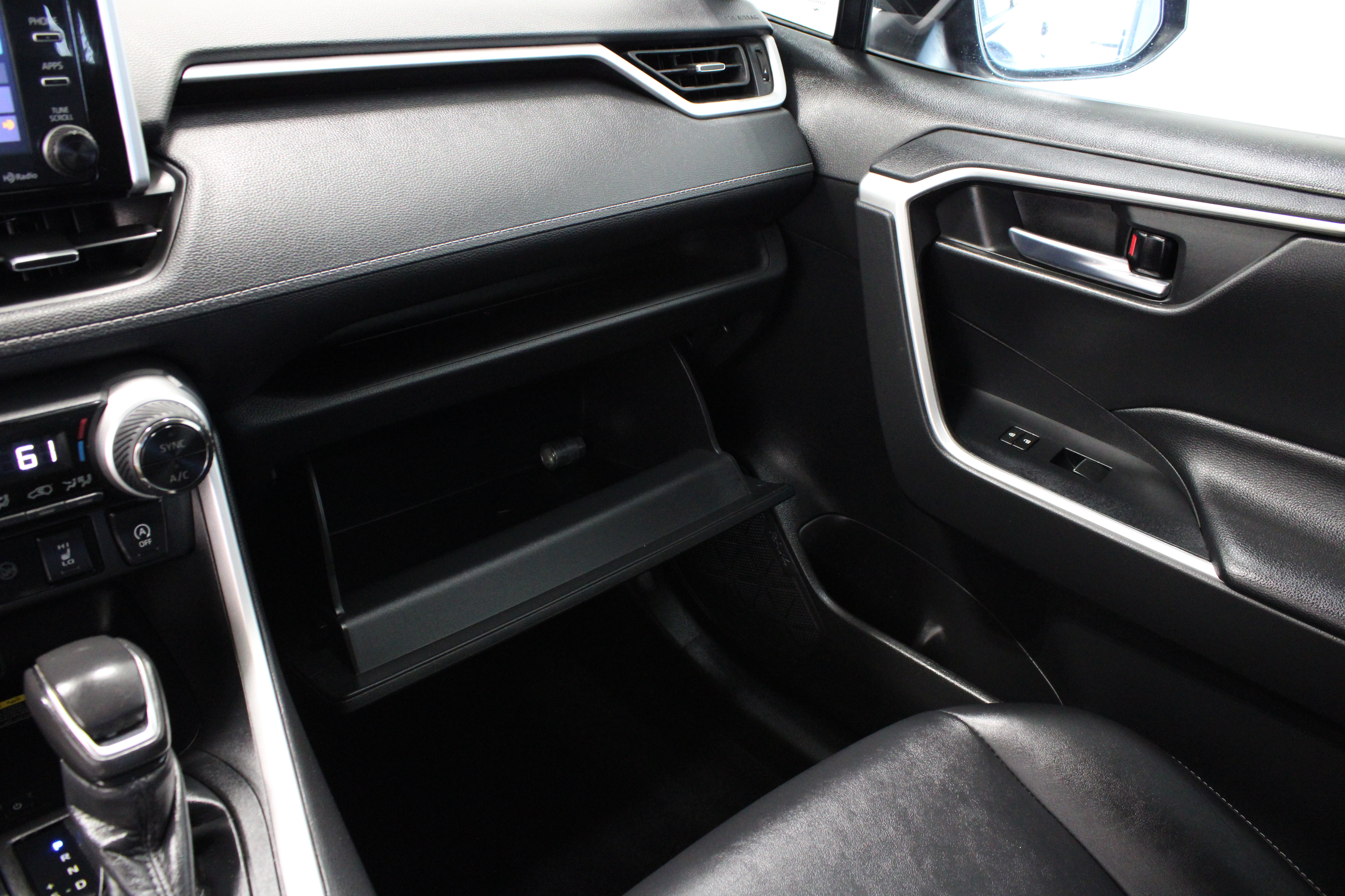 Used 2021 Toyota RAV4 XLE Premium FWD image 25