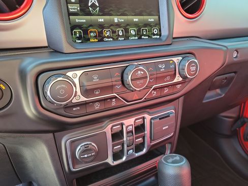 Certified 2021 Jeep Wrangler Unlimited Sport AWD/4WD image 18