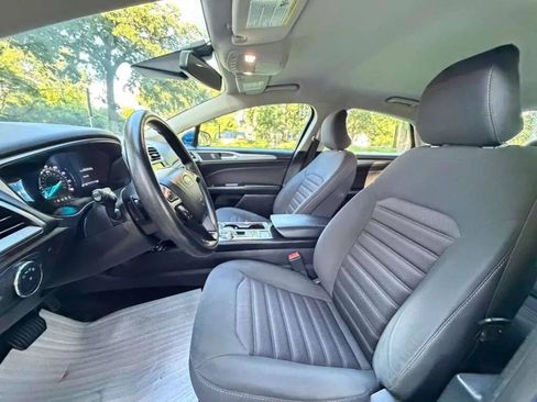 Used 2018 Ford Fusion SE FWD image 11