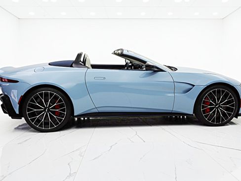 Used 2022 Aston Martin V8 Vantage Roadster RWD image 16