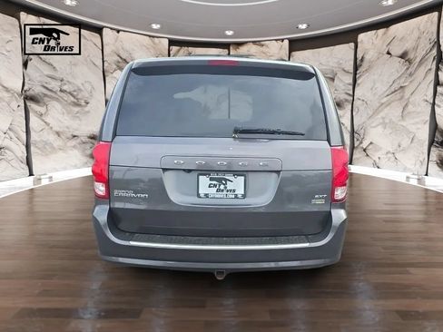 Used 2017 Dodge Grand Caravan SXT FWD image 6