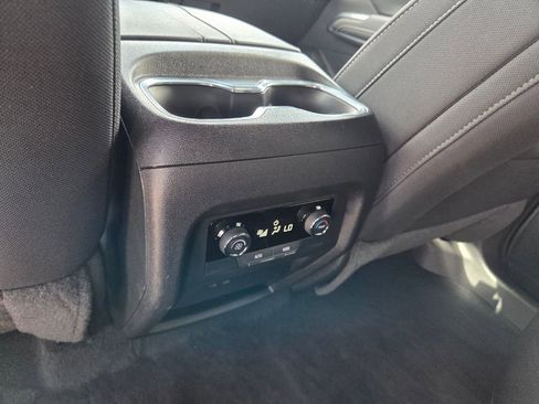 Used 2025 Chevrolet Traverse LT w/ Midnight/Sport Edition FWD image 8