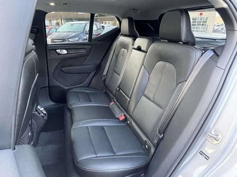 Used 2025 Volvo XC40 B5 Core AWD/4WD image 3
