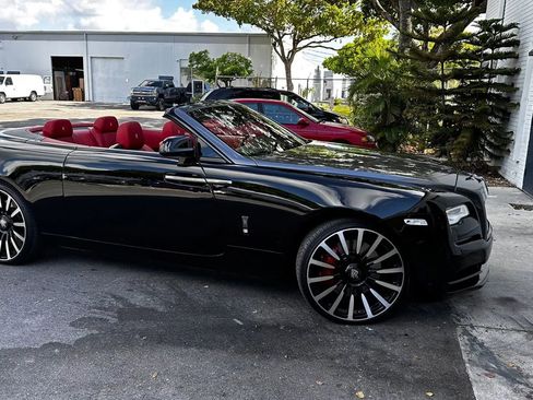 Used 2018 Rolls-Royce Dawn RWD image 5