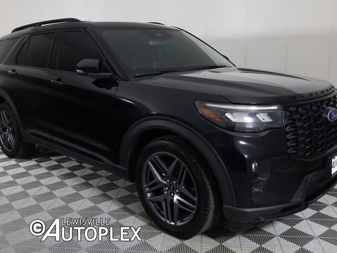 Used 2025 Ford Explorer ST w/ Sun And Sound Package AWD/4WD image 3