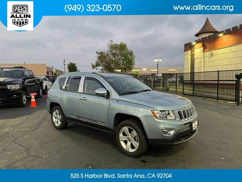 Used 2013 Jeep Compass Latitude w/ Sun/Sound Group FWD image 3